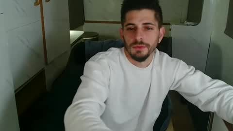 independent model online show from November 2025 07:03:01 PM