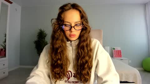 Kira online show from September 2025 01:07:02 AM