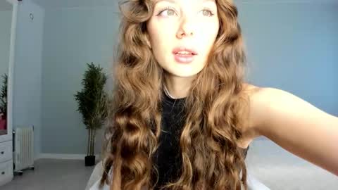 Kira online show from September 2025 02:26:01 AM