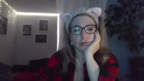 fox_red_lady7 online show from March 2025 08:21:02 PM