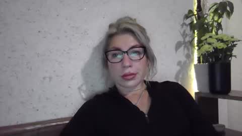 fox_red_lady7 online show from November 2025 09:28:01 PM