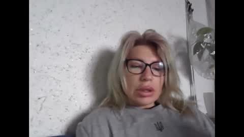 fox_red_lady7 online show from April 2026 07:41:01 AM