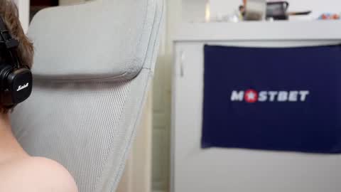 Snapshot of foxeslovefoxes chatting on December 2024 02:21:01 PM CUSTOM PHOTOS AND VIDEOS - online show from December 2024 02:21:01 PM