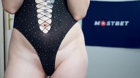 Snapshot of foxeslovefoxes chatting on January 2025 06:28:01 PM CUSTOM PHOTOS AND VIDEOS - online show from January 2025 06:28:01 PM