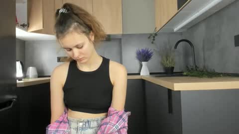 Lily online show from November 2025 06:58:01 AM