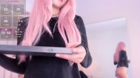 fox with 3 xs  online show from June 2026 08:07:02 PM