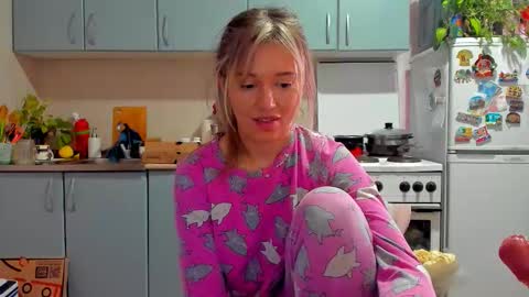 Foxy online show from November 2025 12:49:02 PM