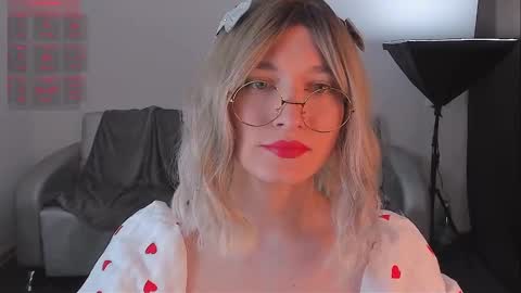 Snapshot of foxy_jpg chatting on January 2025 08:21:02 PM Sue online show from January 2025 08:21:02 PM