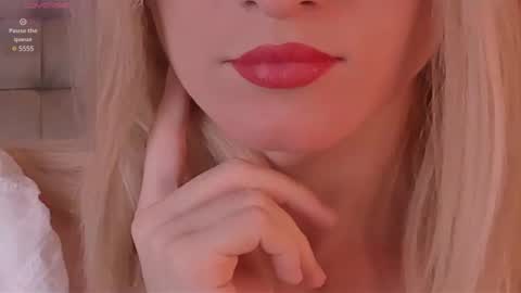 Snapshot of foxy_jpg chatting on January 2025 09:50:02 PM Sue online show from January 2025 09:50:02 PM