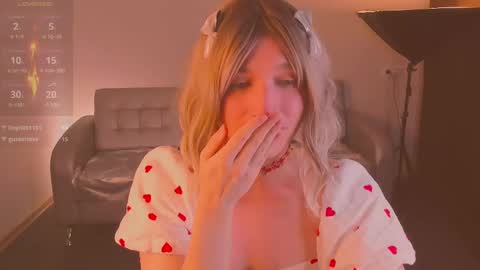 Snapshot of foxy_jpg chatting on February 2025 11:44:01 PM Sue online show from February 2025 11:44:01 PM