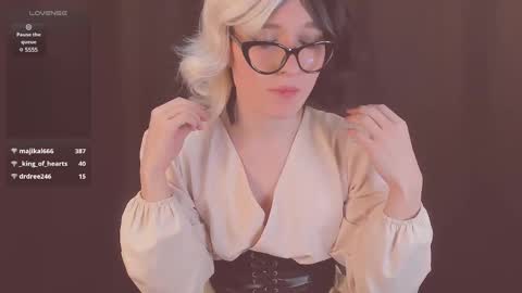 Snapshot of foxy_jpg chatting on March 2025 12:39:02 AM Sue online show from March 2025 12:39:02 AM