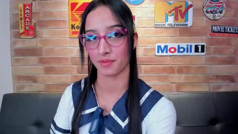 Snapshot of foxy_loren chatting on November 2025 06:19:02 PM Loren online show from November 2025 06:19:02 PM