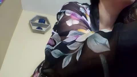 foxyanjel online show from November 2025 04:39:01 PM