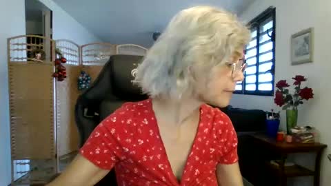 francelune online show from December 2024 01:45:01 PM