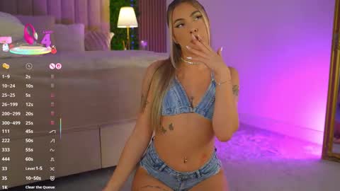 Franci online show from December 2025 05:18:02 PM