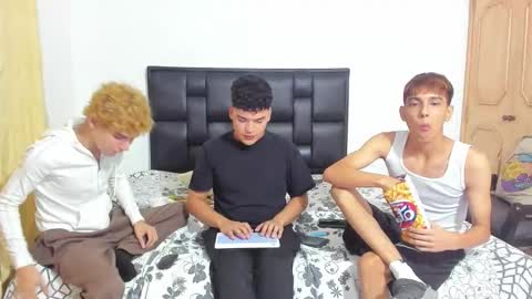 Francesco online show from November 2025 08:04:01 AM