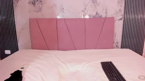 Laura online show from April 2026 07:25:02 PM