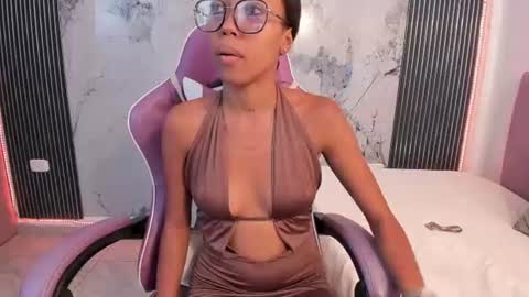 Snapshot of francis_leams chatting on July 2026 07:20:02 PM Laura online show from July 2026 07:20:02 PM