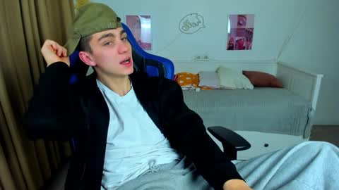 Frank online show from November 2025 06:07:02 AM