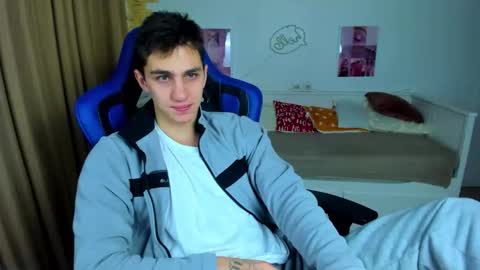 Frank online show from November 2025 05:42:02 AM