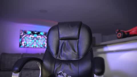 Frank Farrell. Hey remember to give me a thumbs up Ty online show from October 2025 08:24:02 AM