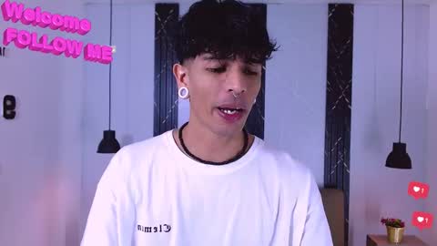 Snapshot of franvill_trato chatting on October 2025 06:54:01 PM Franvill trato online show from October 2025 06:54:01 PM