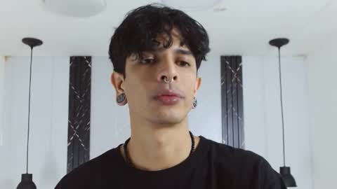 Snapshot of franvill_trato chatting on November 2025 05:33:02 PM Franvill trato online show from November 2025 05:33:02 PM