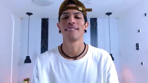 Snapshot of franvill_trato chatting on November 2025 07:05:02 PM Franvill trato online show from November 2025 07:05:02 PM