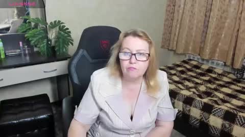 FrauMartha online show from December 2024 01:33:01 PM
