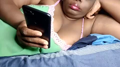 freaky08 online show from October 2025 06:10:01 PM