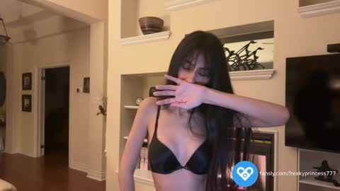 Snapshot of freakyprincess777 chatting on December 2024 06:10:02 AM princess online show from December 2024 06:10:02 AM