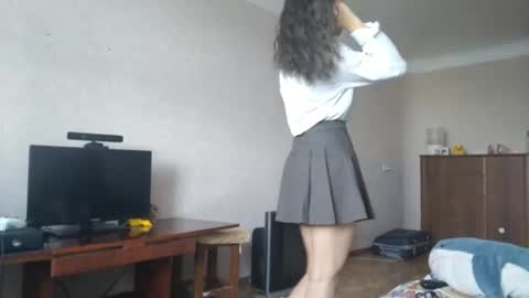 Mia online show from October 2025 11:39:01 AM