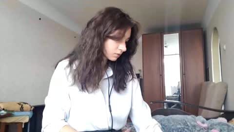 Mia online show from October 2025 08:47:02 AM