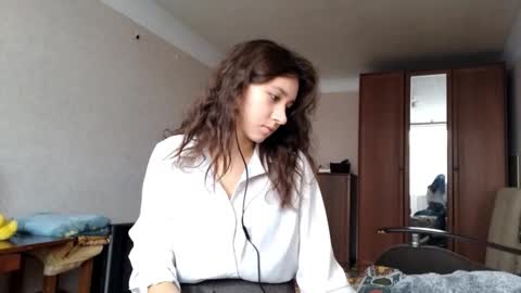 Mia online show from October 2025 07:20:02 AM