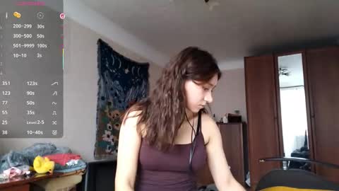 Mia online show from October 2025 09:35:02 AM