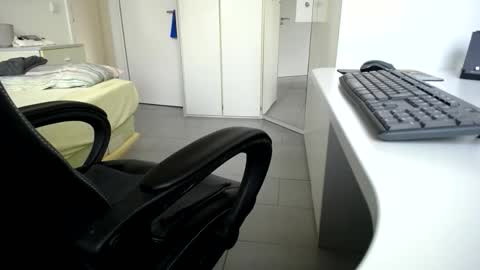 Walter Fischer online show from November 2025 12:04:01 PM