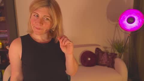 Louise or Lou 3 online show from February 2025 07:45:02 PM