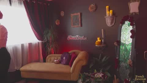 Louise or Lou 3 online show from October 2025 01:43:02 PM