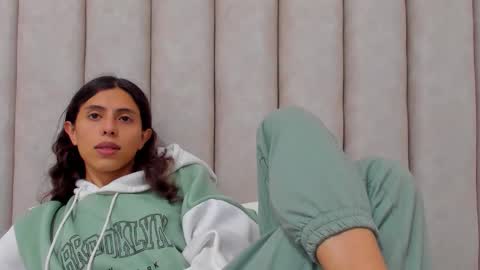 FREYA online show from October 2025 07:01:02 PM