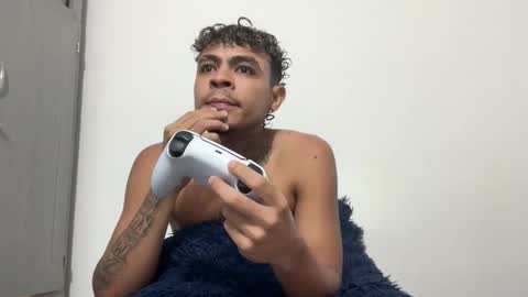 freyva_ online show from December 2025 05:35:02 AM