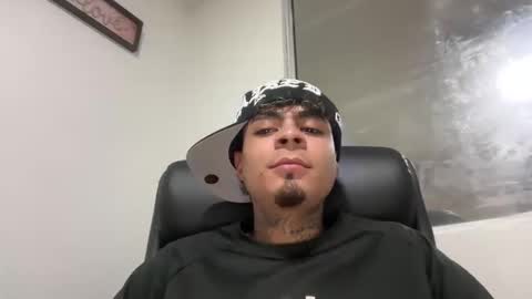 freyva_ online show from December 2025 02:29:02 AM