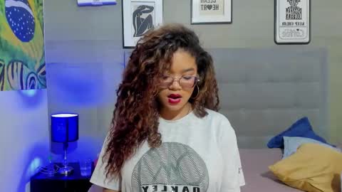 Frezzita online show from December 2025 07:54:02 PM