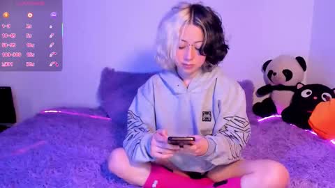 frida_lassi_ online show from September 2025 09:58:01 PM