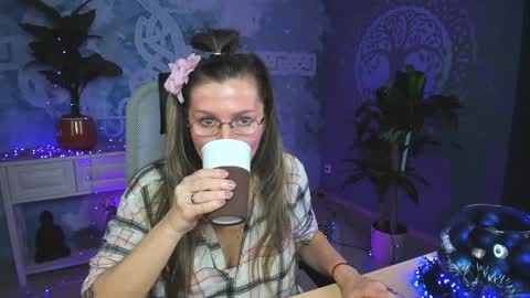 Frida Tander online show from December 2024 09:06:02 AM