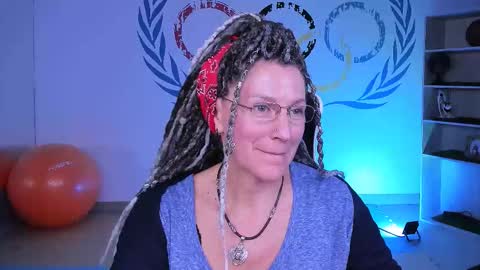 Frida Tander online show from September 2025 01:27:02 PM