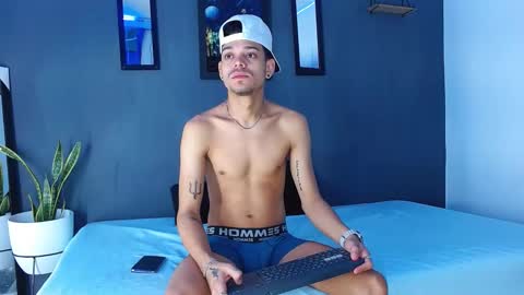 Adam y pitter online show from December 2024 12:00:02 PM