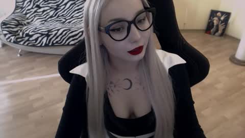 Lilith online show from September 2025 12:16:01 PM