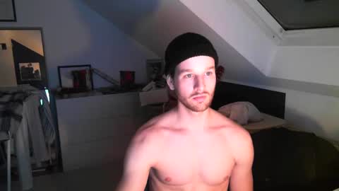 Snapshot of frozenyoga chatting on December 2024 05:21:02 PM frozenyoga online show from December 2024 05:21:02 PM