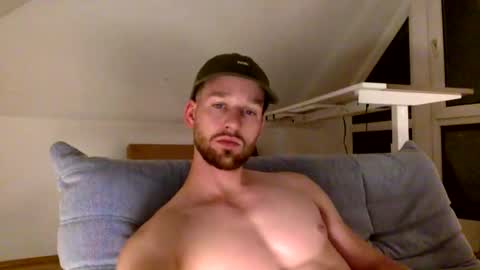 Snapshot of frozenyoga chatting on September 2025 06:31:02 PM frozenyoga online show from September 2025 06:31:02 PM