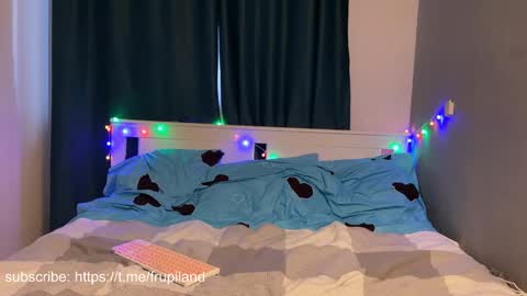 Snapshot of frupi_land chatting on January 2025 06:58:02 AM OPEN PVTJulia and Wayne online show from January 2025 06:58:02 AM